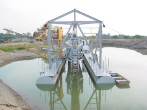 14" L-Series dredge with Linear Cutter